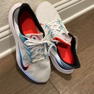 Men’s 9.5 Nike Running Shoes